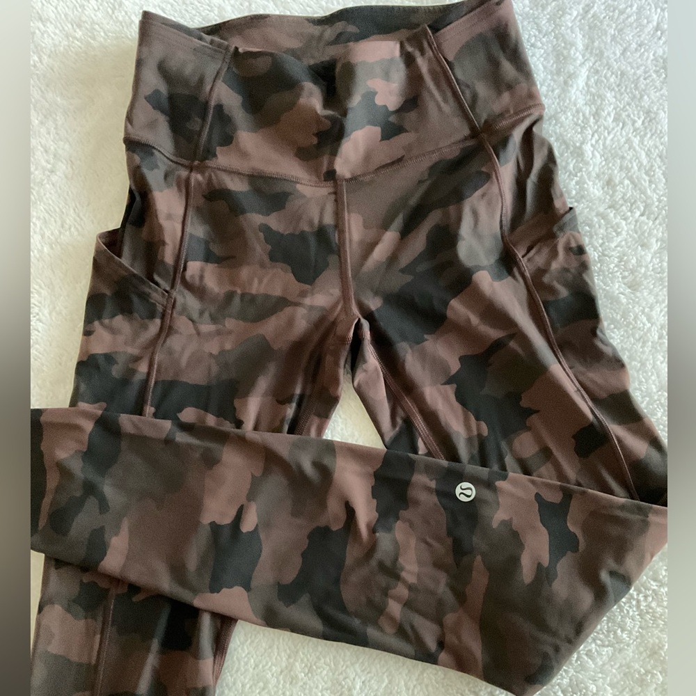 NWOT Lululemon Fast & Free Camo 27” Align Size 6